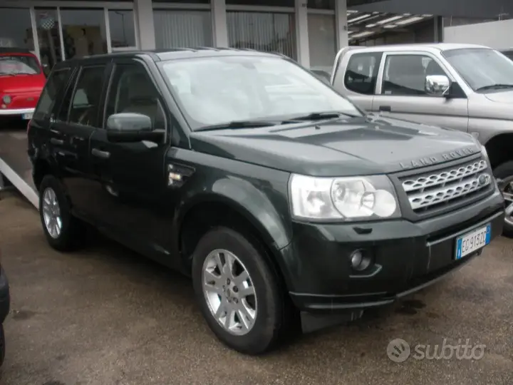 Land Rover Freelander 2011 photo 2