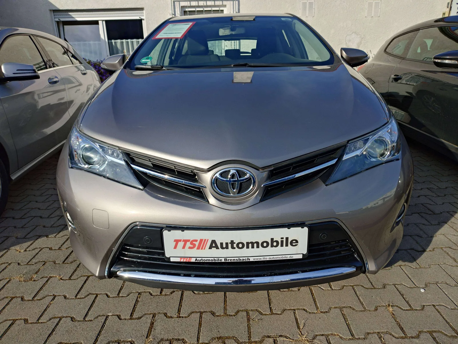 Toyota Auris 2012 photo 3