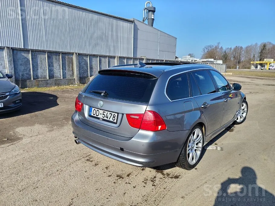 BMW 320 2010 photo 3