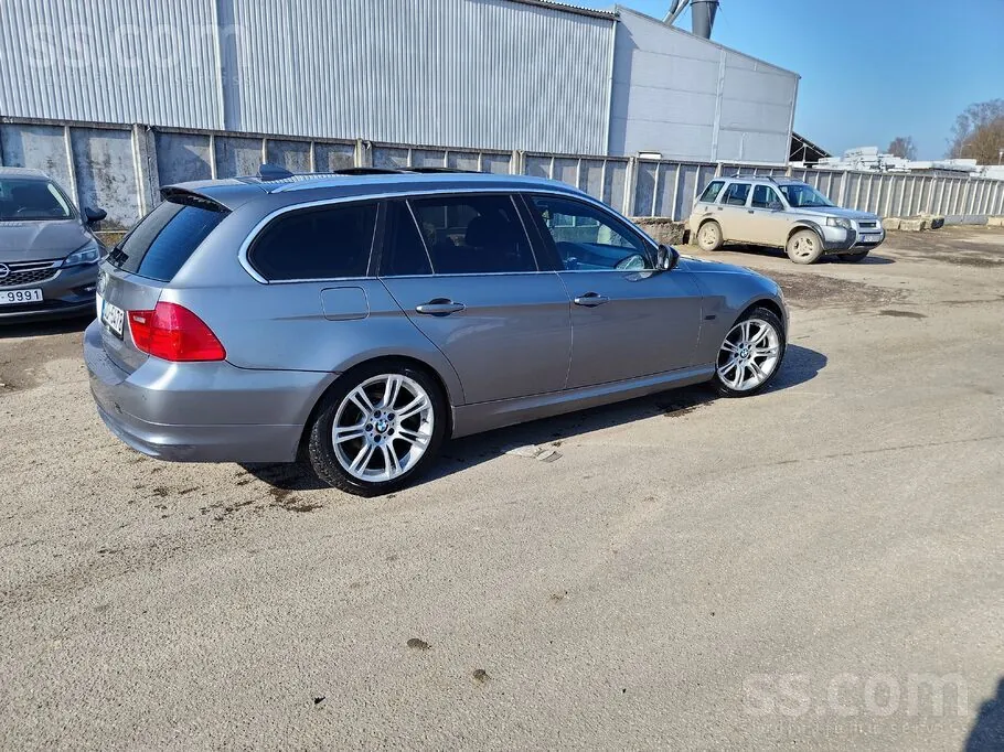 BMW 320 2010 photo 4