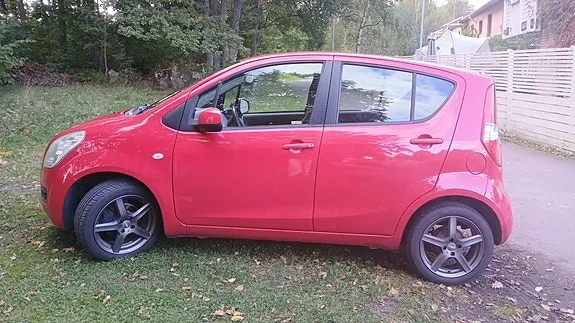Suzuki Splash 2011 photo 2