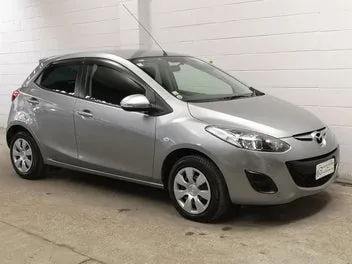 Mazda Demio 2014 photo 2