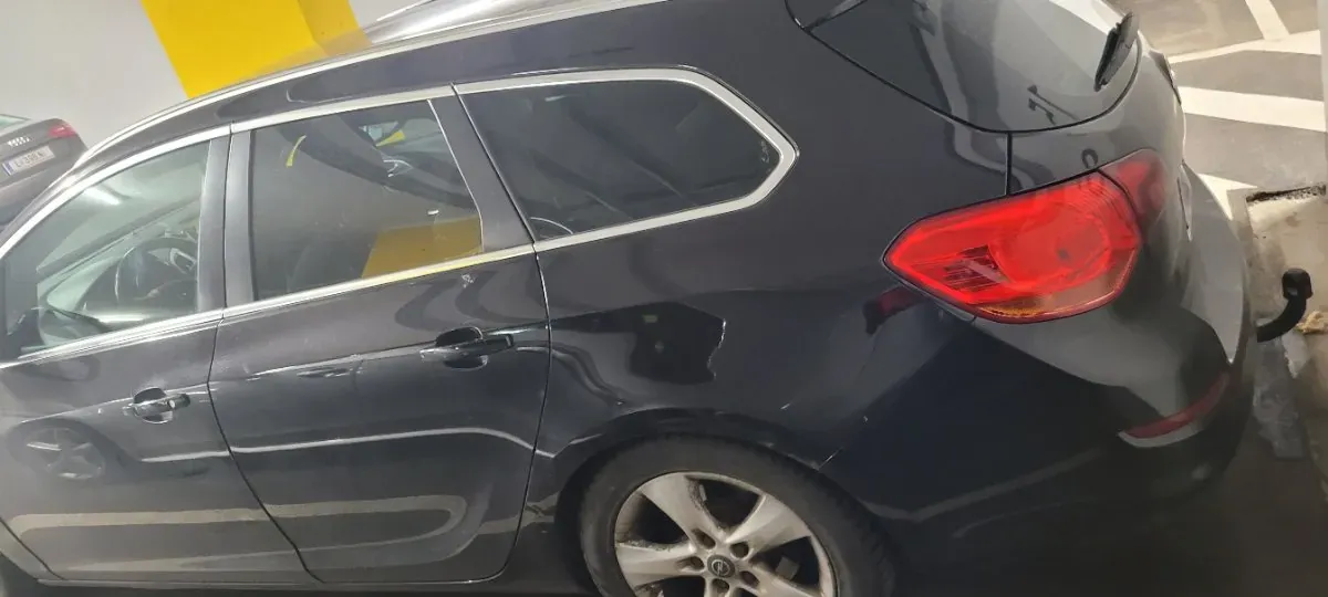 Opel Astra 2011 photo 3