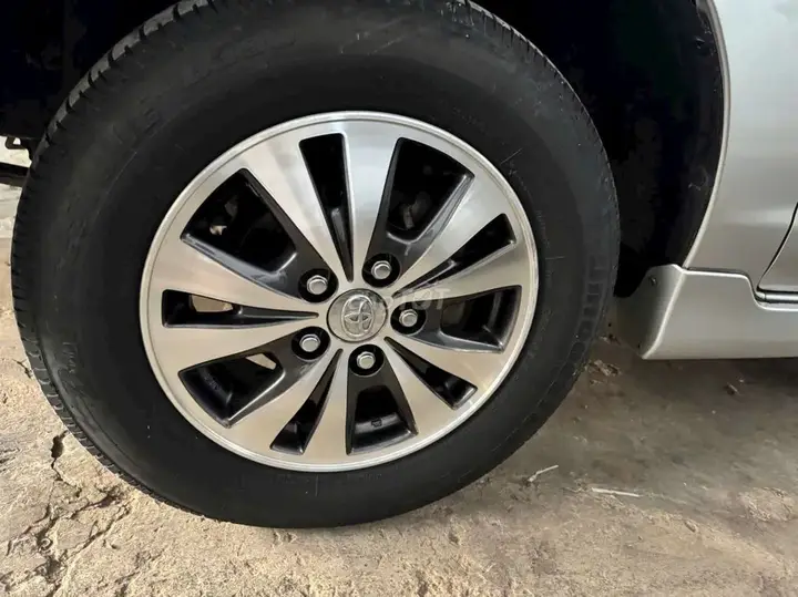 Toyota Innova photo 2