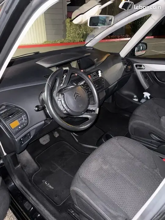 Citroen C4 Picasso 2011 photo 3