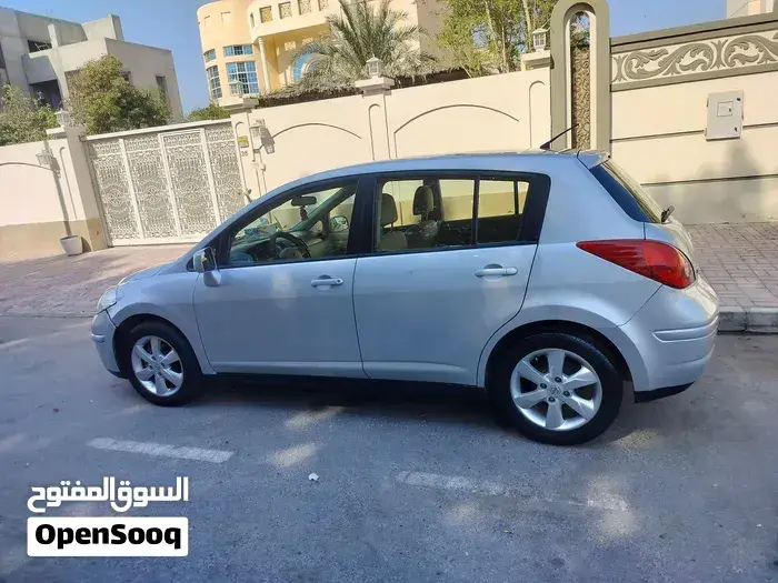 Nissan Tiida 2012 photo 2