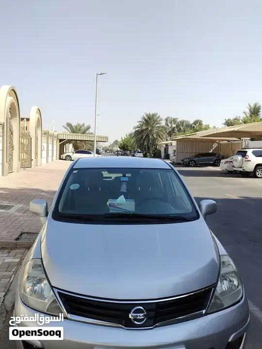 Nissan Tiida 2012 photo 4