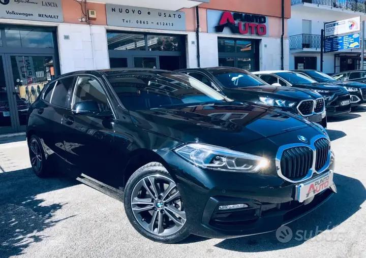 BMW 118I 2023 photo 3