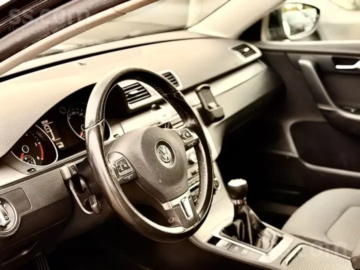 Volkswagen Passat 2011 photo 5