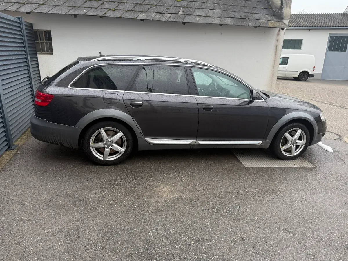 Audi A6 Allroad 2011 photo 2