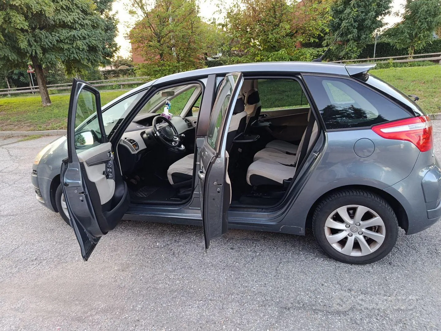 Citroen C4 Picasso 2008 photo 2