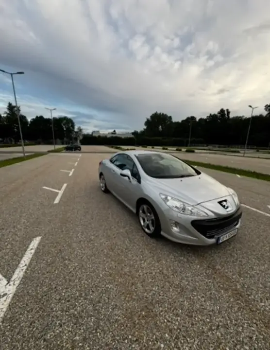 Peugeot 308 2010 photo 2