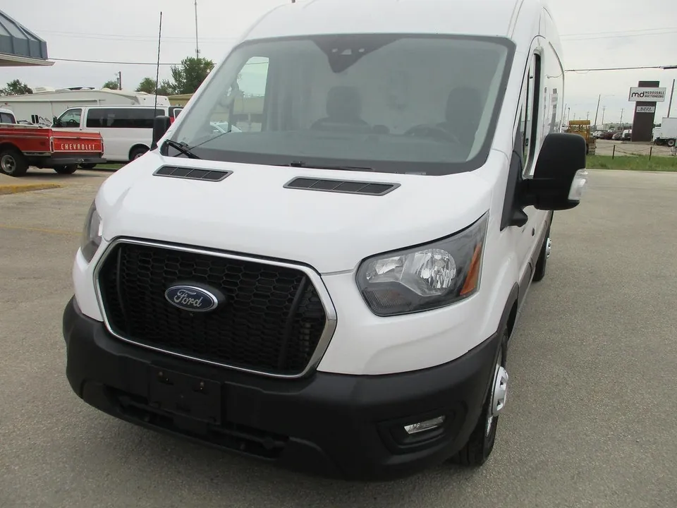 Ford Transit 2022 photo 2