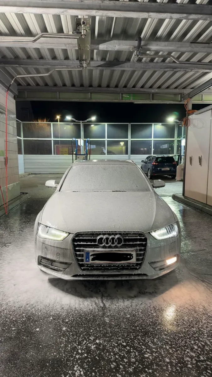 Audi A4 2012 photo 2