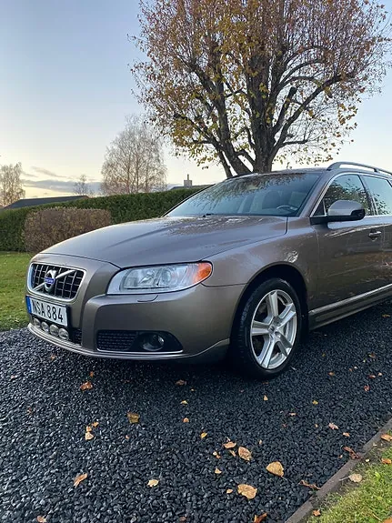 Volvo V70 2010 photo 3