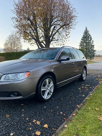 Volvo V70 2010 photo 4