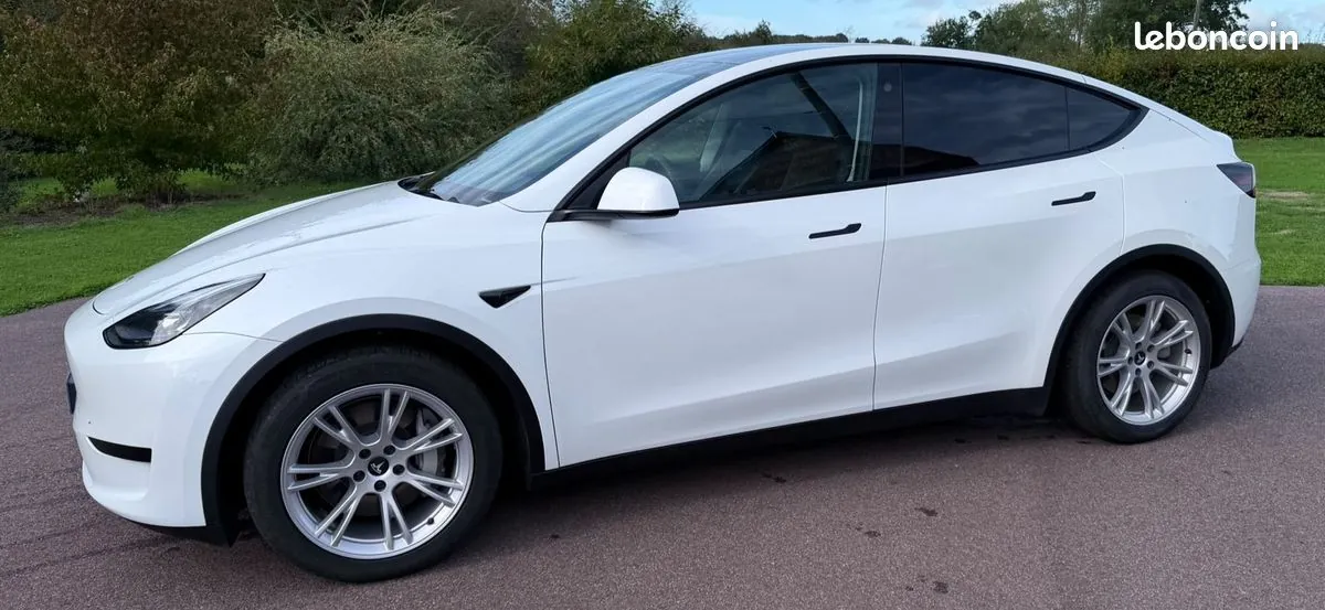 Tesla Model Y 2022 photo 2