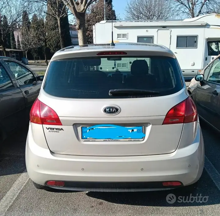 Kia Venga 2010 photo 2