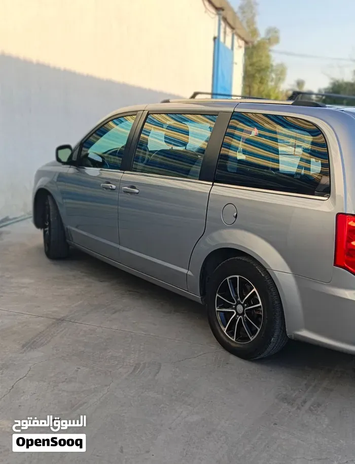 Dodge Caravan 2018 photo 2