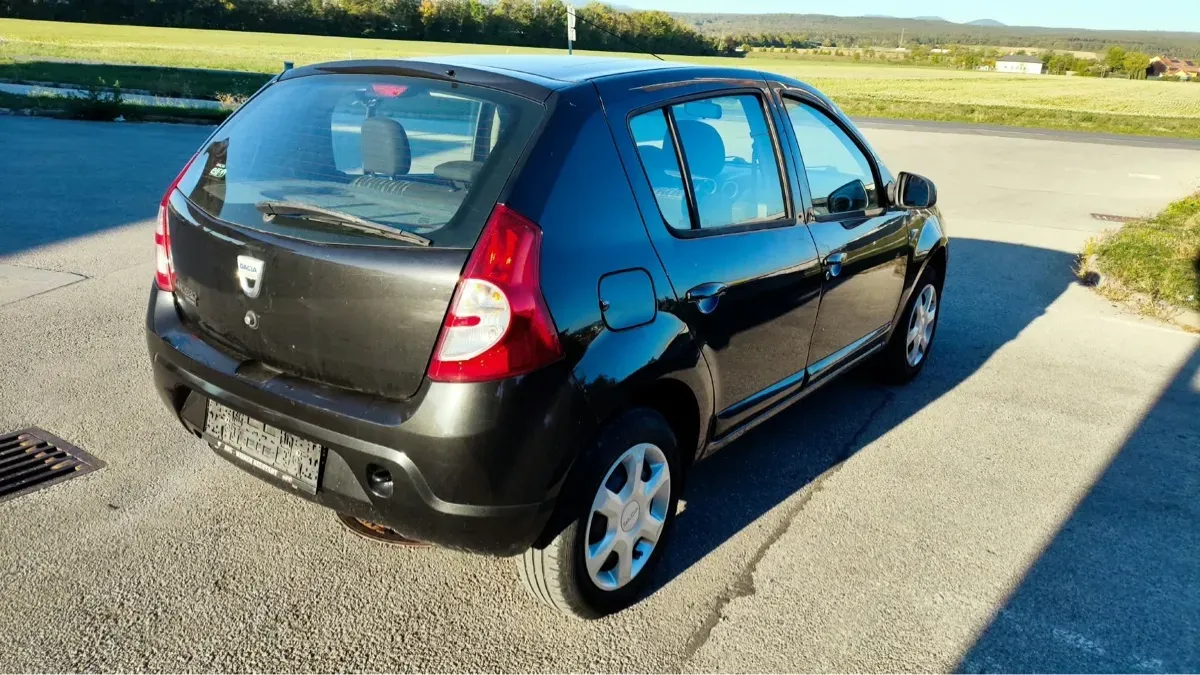 Dacia Sandero 2011 photo 3