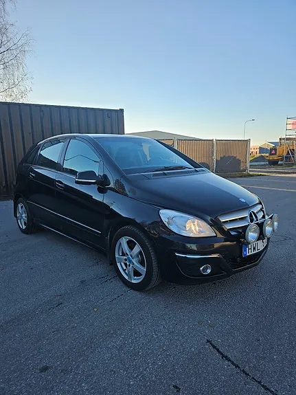 Mercedes-Benz B180