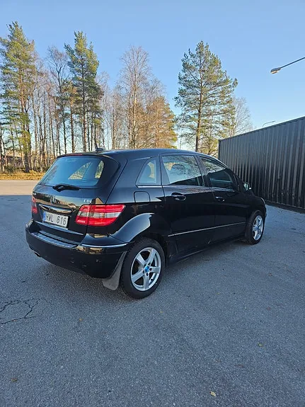 Mercedes-Benz B180 2009 photo 2