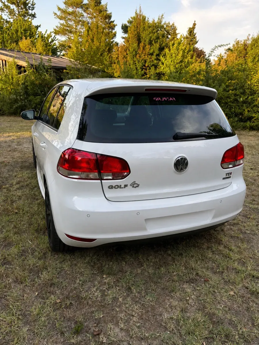 Volkswagen Golf 2011 photo 2