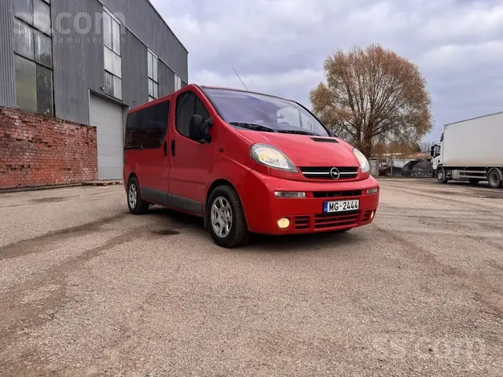 Opel Vivaro 2004 photo 2