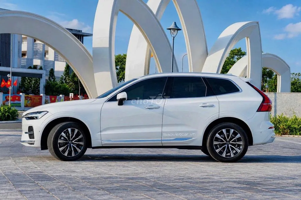 Volvo Xc60 2023 photo 2
