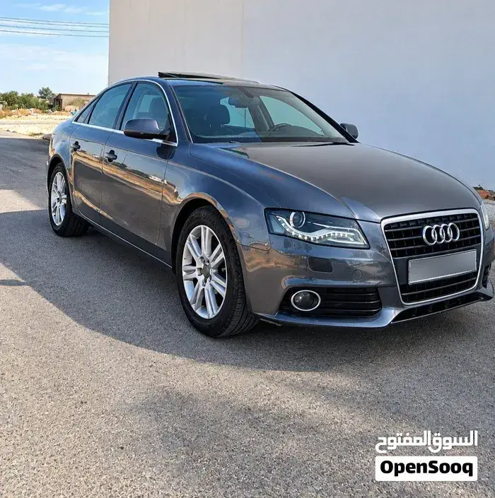 Audi A4 2011 photo 2