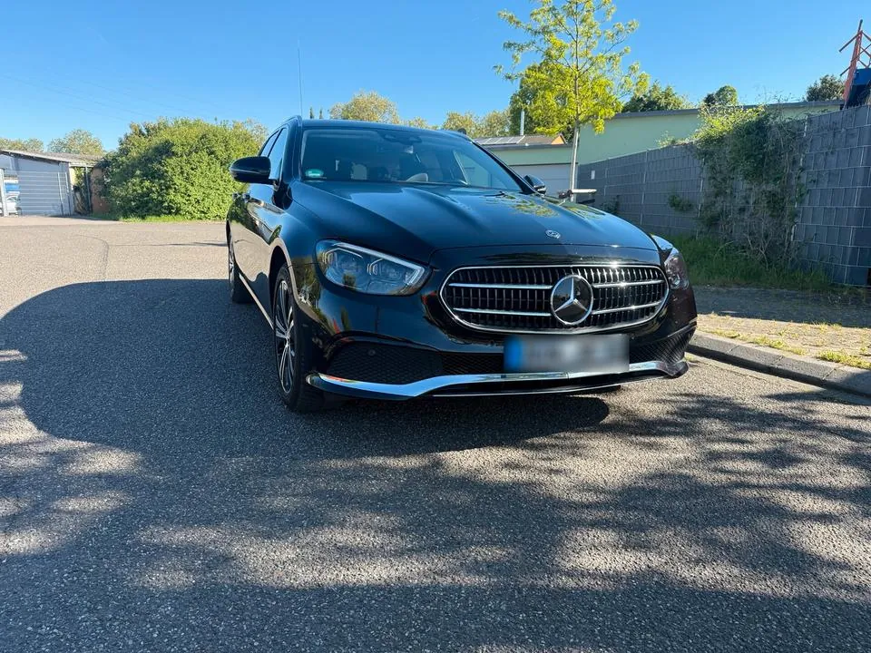 Mercedes-Benz E 220 D