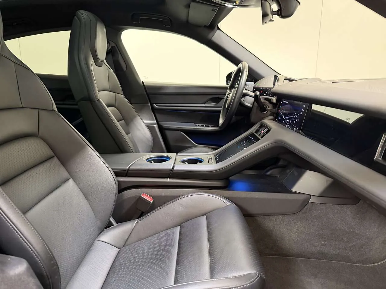 Porsche Taycan 2021 photo 2