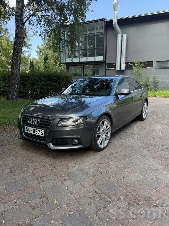 Audi A4 2010 photo 2