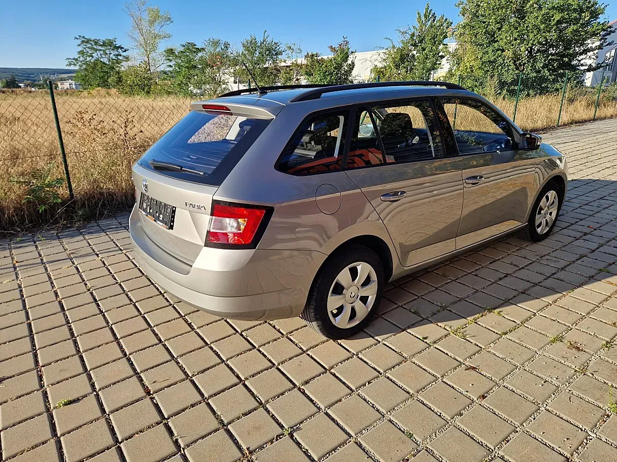 Skoda Fabia 2015 photo 3