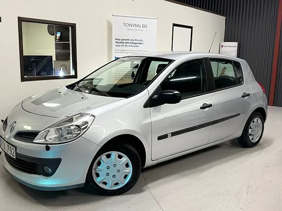 Renault Clio 2006 photo 2