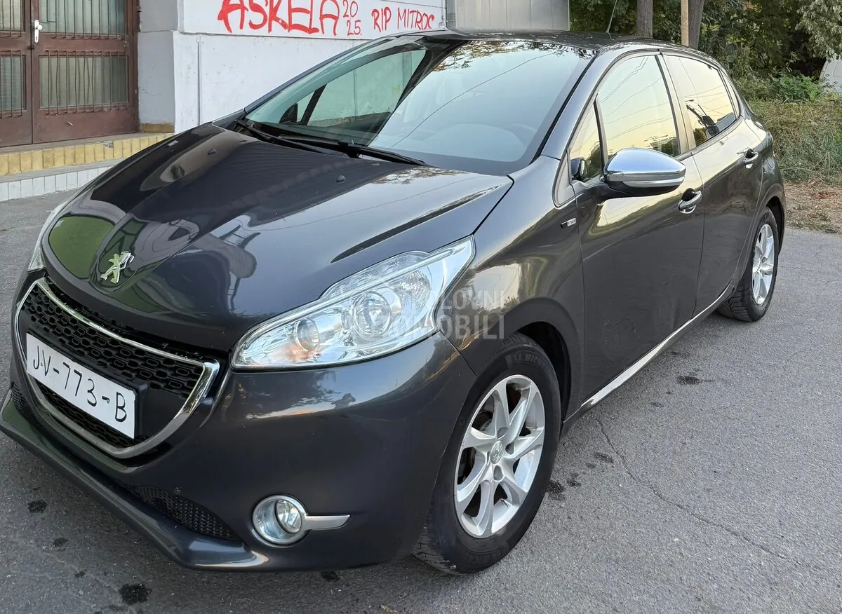 Peugeot 208 2014 photo 5