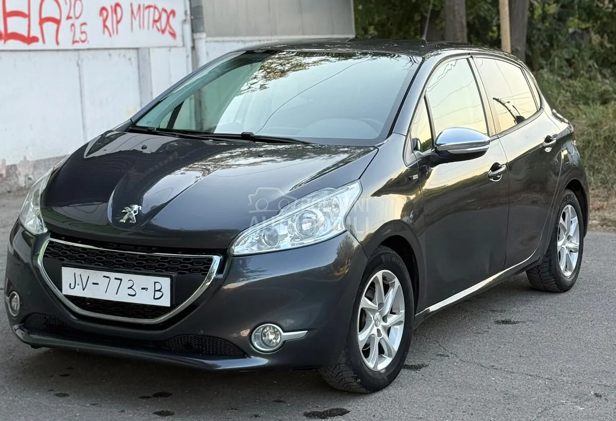Peugeot 208 2014 photo 2