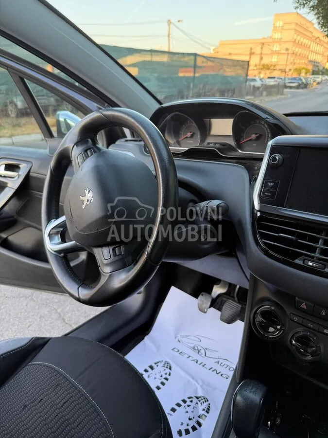 Peugeot 208 2014 photo 3