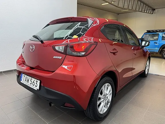 Mazda 2 2017 photo 3