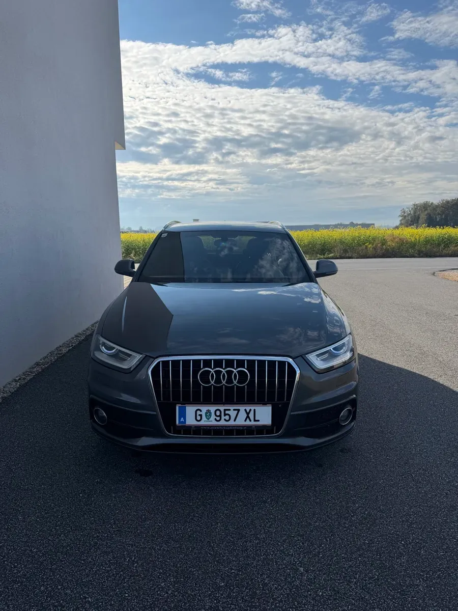 Audi Q3 2012 photo 2