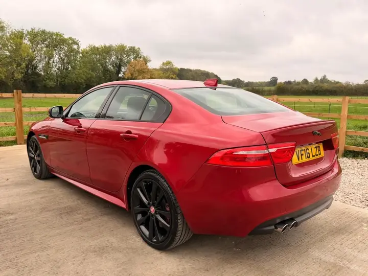 Jaguar Xe 2016 photo 4