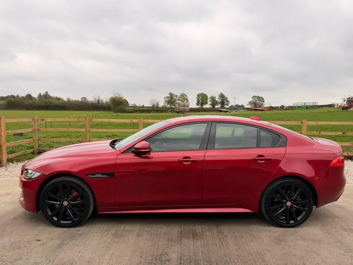 Jaguar Xe 2016 photo 5