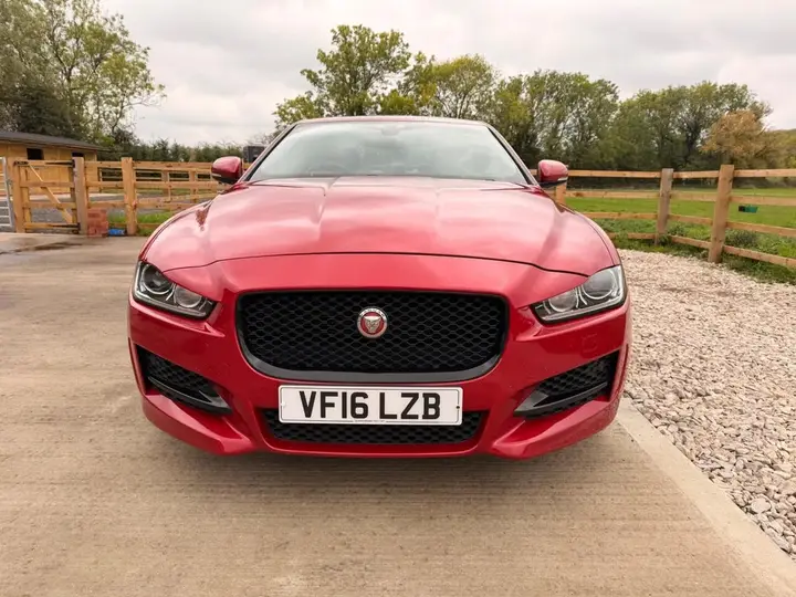 Jaguar Xe 2016 photo 2