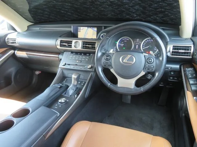 Lexus Is300H 2015 photo 2