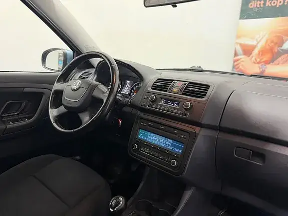 Skoda Fabia 2012 photo 3