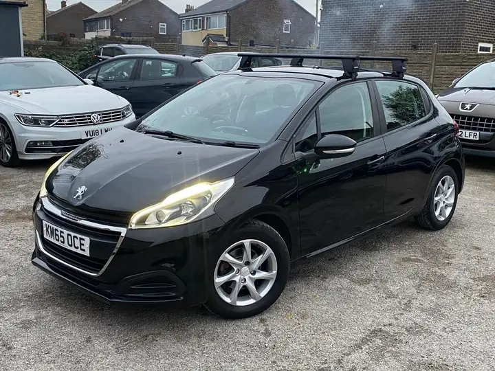 Peugeot 208 2015 photo 2