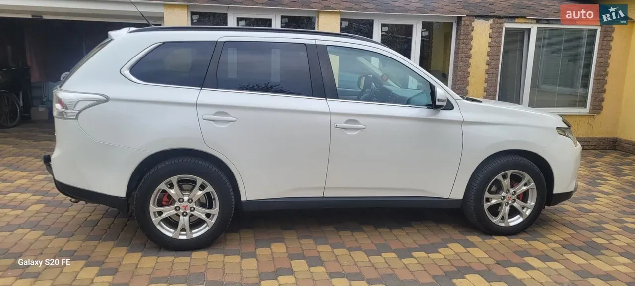 Mitsubishi Outlander 2012 photo 5