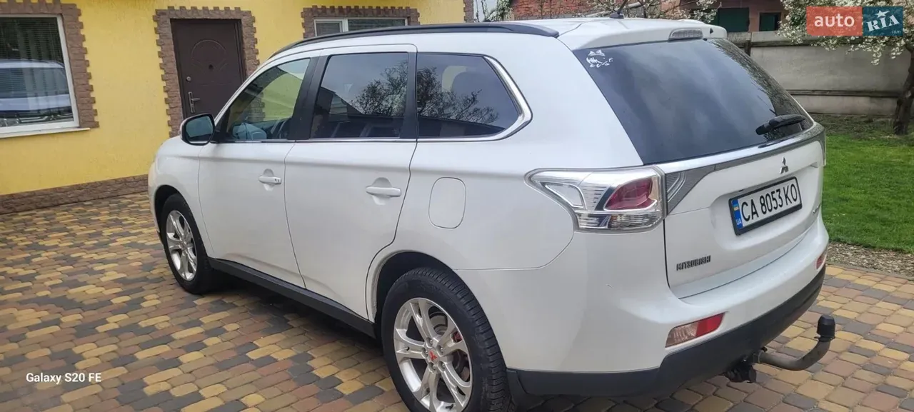 Mitsubishi Outlander 2012 photo 4