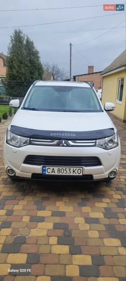 Mitsubishi Outlander 2012 photo 2