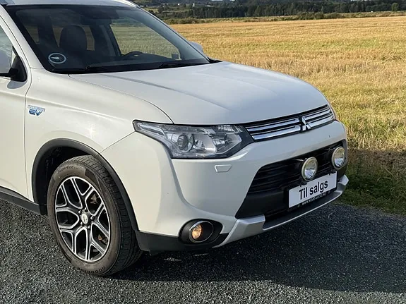 Mitsubishi Outlander 2015 photo 2